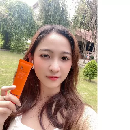 REVIEW CỦA KHÁCH HÀNG VỀ KEM CHỐNG NẮNG MIRUM
